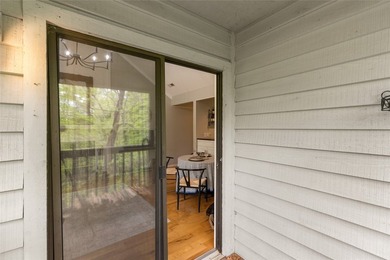 Beautifully maintained end-unit villa offering two bedrooms and - photo 28