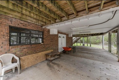 Beautiful Amazing home in Gautier. It has a NEW ROOF and New AC - photo 30