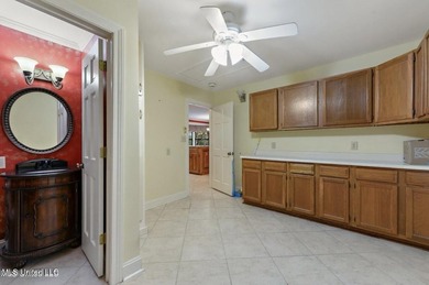 Beautiful Amazing home in Gautier. It has a NEW ROOF and New AC - photo 33