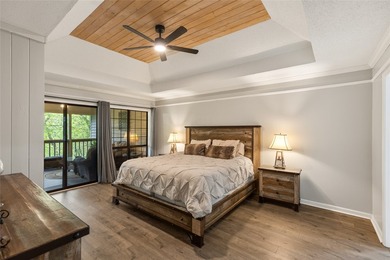 Beautifully maintained end-unit villa offering two bedrooms and - photo 36