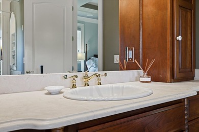 Beautifully maintained, thoughtfully appointed, and ideally - photo 39