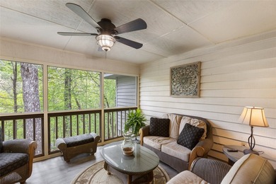 Beautifully maintained end-unit villa offering two bedrooms and - photo 44