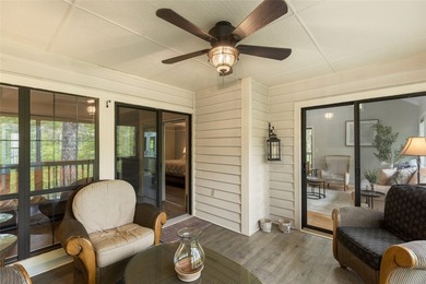 Beautifully maintained end-unit villa offering two bedrooms and - photo 46