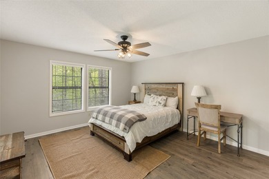 Beautifully maintained end-unit villa offering two bedrooms and - photo 48