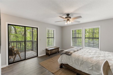 Beautifully maintained end-unit villa offering two bedrooms and - photo 50
