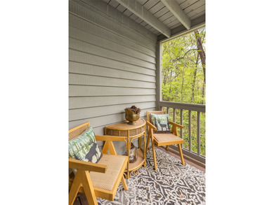 Beautifully maintained end-unit villa offering two bedrooms and - photo 53