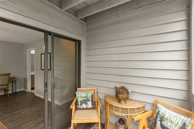 Beautifully maintained end-unit villa offering two bedrooms and - photo 55