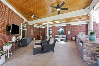 Beautifully maintained, thoughtfully appointed, and ideally - photo 57