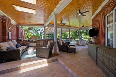 Beautifully maintained, thoughtfully appointed, and ideally - photo 60