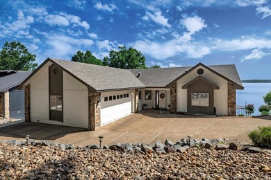Rare opportunity on Lake Balboa! This custom-built waterfront - photo 1