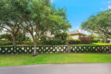 This Lovely Jupiter Hills home with rare private guest cottage - photo 1