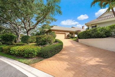 This Lovely Jupiter Hills home with rare private guest cottage - photo 2