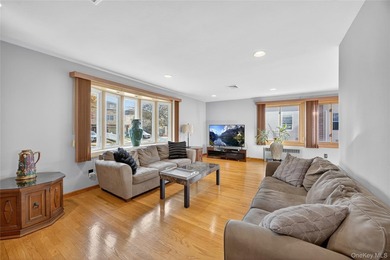 Welcome to this beautifully expanded ranch featuring 3 bedrooms - photo 4
