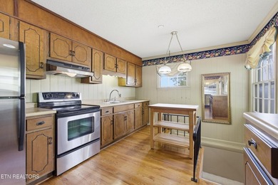 Prime Kingston Location with Seasonal Lake Views & Timeless - photo 16