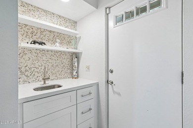 Fully renovated 2-bedroom, 2-bathroom townhouse in sought after - photo 19