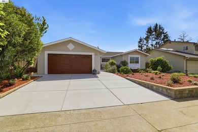 Welcome to this move in ready, beautifully maintained & recently - photo 3