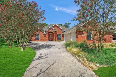 Welcome to Your Tranquil Retreat in Lake Kiowa! This - Lake Home For Sale in Lake Kiowa, Texas