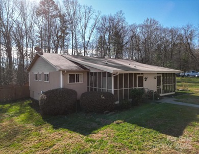 Lake Condo For Sale in Hendersonville, North Carolina