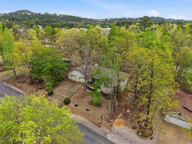 Rare find priced to sell on the East Side of The Village! - photo 1