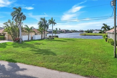 Your ultimate waterfront lifestyle awaits. Positioned on a prime - photo 5