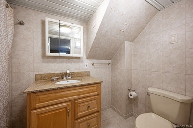 Beautifully maintained and thoughtfully updated, this spacious 4 - photo 27