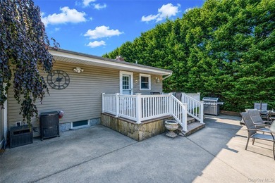 Beautifully maintained and thoughtfully updated, this spacious 4 - photo 28