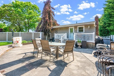 Beautifully maintained and thoughtfully updated, this spacious 4 - photo 29