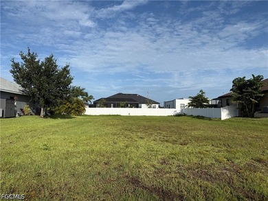 Build your Florida dream home on this *PRIME VACANT LOT* with - photo 1
