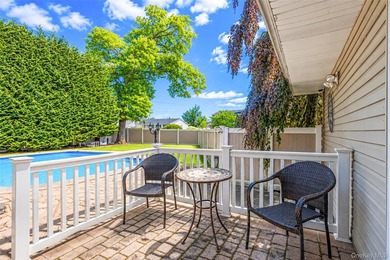 Beautifully maintained and thoughtfully updated, this spacious 4 - photo 31