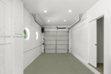 Rarely available Art-deco home designed by famous architect - photo 34