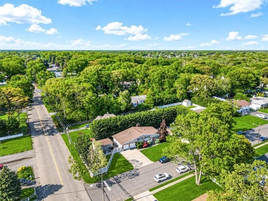 Beautifully maintained and thoughtfully updated, this spacious 4 - photo 34