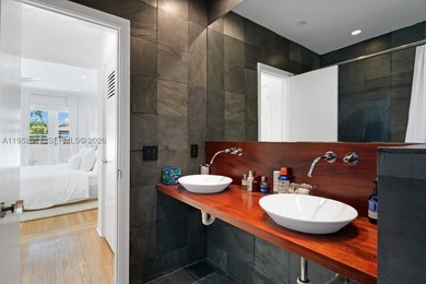 Rarely available Art-deco home designed by famous architect - photo 40