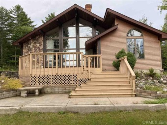 Guillver Lake Home For Sale in Gulliver Michigan
