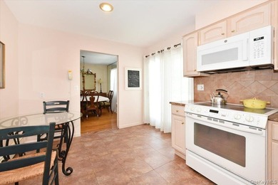 Welcome To 344 New York Ave. In Massapequa Park! This Beautiful - photo 16