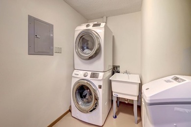 Enjoy the ease of one level living in this well maintained 2 - photo 16