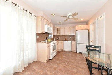 Welcome To 344 New York Ave. In Massapequa Park! This Beautiful - photo 18