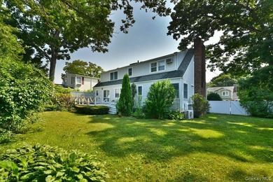 Welcome To 344 New York Ave. In Massapequa Park! This Beautiful - photo 27