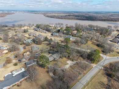 Price Reduced. Charming Traditional Home with a Central Fort - photo 28