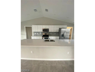 This beautiful home has 4 bedrooms, 3 bathrooms and a 2 car - photo 4