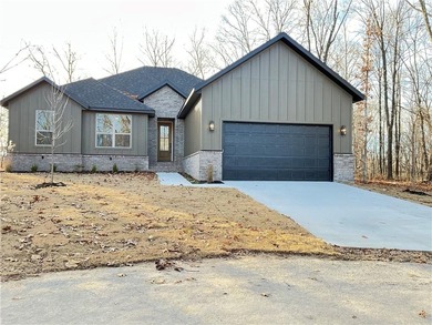 Lake Windsor Home For Sale in Bella Vista Arkansas