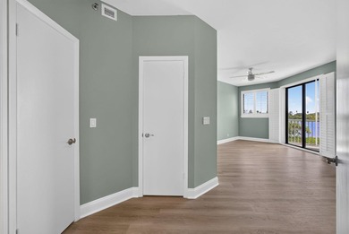 Enjoy over 1,460 sq. ft. of beautifully renovated Intracoastal - photo 12