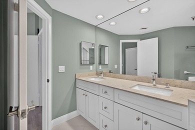 Enjoy over 1,460 sq. ft. of beautifully renovated Intracoastal - photo 18