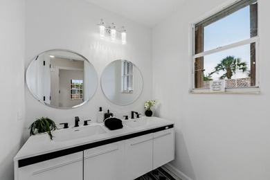 Immaculate, move-in ready 5-bed plus loft home on a prime corner - photo 20