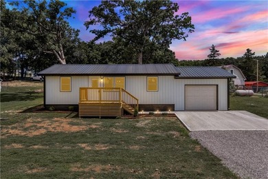 Completely remodeled and move-in ready, this 3-bedroom, 1-bath - photo 9