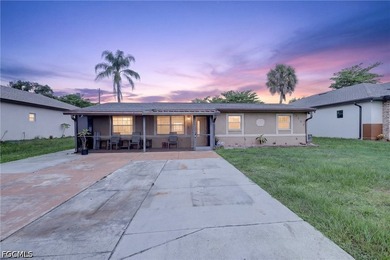 Welcome to this ideally located home in the heart of Fort Myers! - photo 1