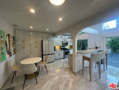 Welcome to a captivating coastal Mediterranean-style retreat in - photo 34