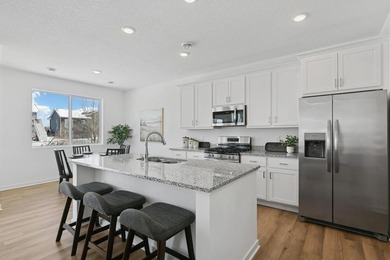 Experience the luxury in one-level living with this stunning - photo 4