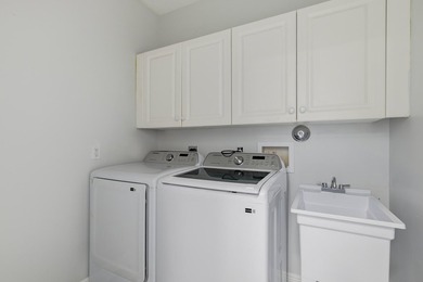 Immaculate, move-in ready 5-bed plus loft home on a prime corner - photo 35
