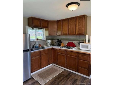 Rare Opportunity! Fully Furnished Seasonal Lake Cottage with - photo 8