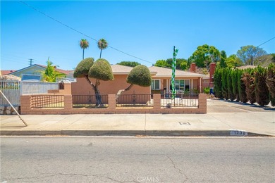 Welcome to this spacious 3-bedroom, 2-bathroom home offering - photo 2